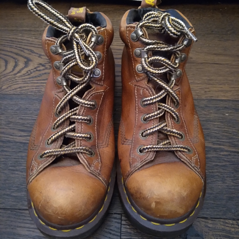 *Made in England* rare vintage Dr. Martens 8287